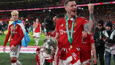 Erik ten Hag Weghorst'u öve öve bitiremedi