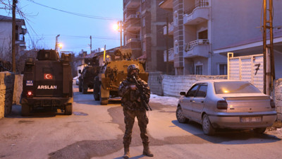 Van ve Bitlis'de operasyon. Gözaltılar var