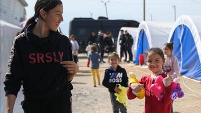 Beşiktaş'ın sahaya attığı oyuncaklar Kahramanmaraş'ta