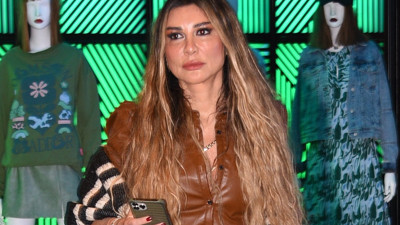 Selen Görgüzel deprem sonrası sahnelere döndü. "Çalışmak zorundayız"