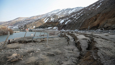 Depremler Adıyaman-Çelikhan yolunda çökertti