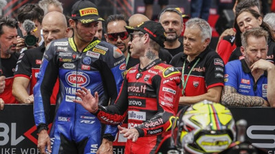 Endonezya'da Toprak Razgatlıoğlu Türk bayrağını dalgalandırdı