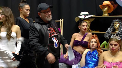 Stil İkonu yarışmasında büyük kavga .Arkadaşının kafasına ayakkabısını fırlattı