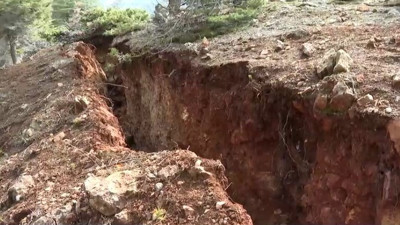 Dev yarıklar korkuttu