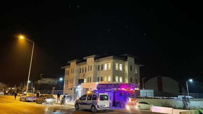 5 katlı binanın çatısına çıkan kişiyi polis ikna etti