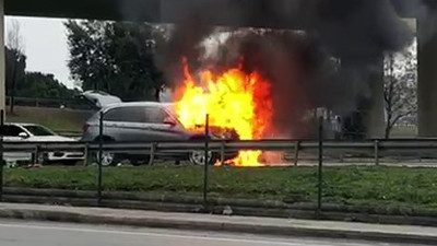 Lüks otomobil alev alev yandı