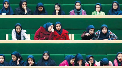 İran’da yüzlerce kız öğrenci zehirlendi