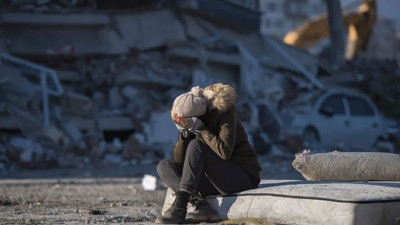 Otellerde kalan depremzedeler tahliye ediliyor. Turizm sezonu geliyor diye bu hafta çıkartılacaklar. Yazıklar olsun sizin insanlığınıza...