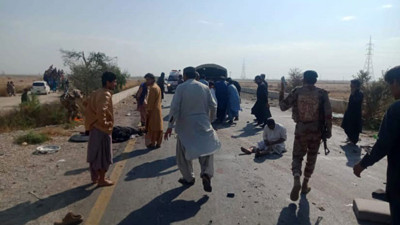 Pakistan'da intihar saldırısında 9 polis öldü