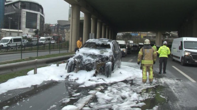Basın Ekspres'te lüks otomobil yandı