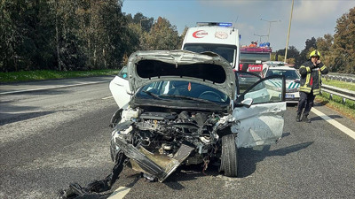 Feci kaza! Ambulans ekibine otomobil çarptı: 1 sağlıkçı öldü