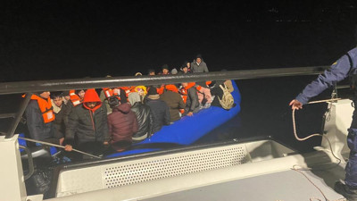 Yunan unsurlarınca ölüme terk edilen 82 göçmen kurtarıldı