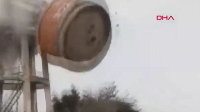 Depremde hasar gören su kulesi kontrollü olarak yıkıldı