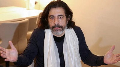 Okan Bayülgen'den depremzedeler için sahnelenen oyunlar hakkında açıklama. "Bunun adı gelir paylaşımı"