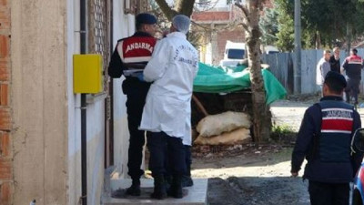 Karısını 10 bıçak darbesiyle öldürdü