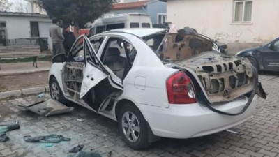 Çakmağı çaktı araç havaya uçtu