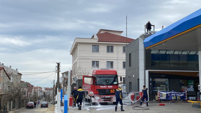 Yakıt tankerindeki motorin parladı bomba gibi patlama oldu