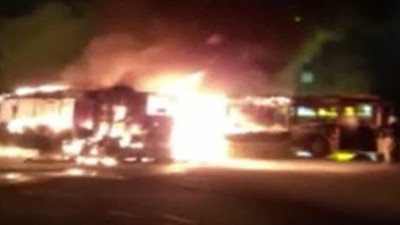Tuzla’da belediye otobüsleri yandı