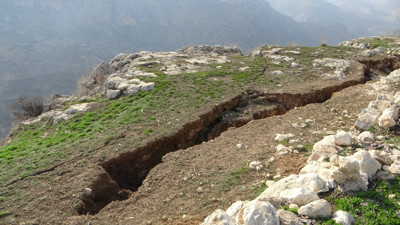 Depremin ardından dağın zirvesinde ürküten görüntü