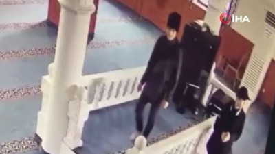 Camide 'pes' dedirten hırsızlık