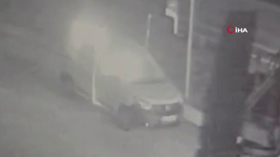 Sigara yakmak isterken aracını patlattı! Korkunç an kamerada