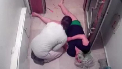 Genç kadını bayıltan dayak