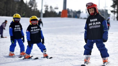 Kars'ta minik sporcular deprem yelekleriyle antrenman yaptı