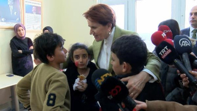 Akşener depremzede çocuklara 'doğum günü partisi' sözü verdi. Eğitim masraflarını karşılayacak