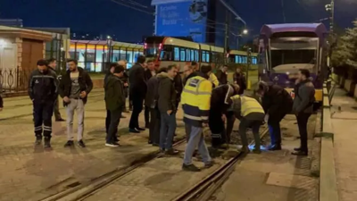 Cevizlibağ’da tramvay raydan çıktı, seferler İETT otobüsleri ile yapıldı
