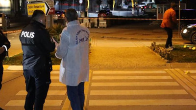 Yaya geçidinde silahlı bıçaklı kavga