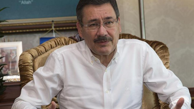 Melih Gökçek şaşırtmadı. Kadınlar Günü'nde Anneler Günü'nü kutladı. Sosyal medyada yine alay konusu oldu