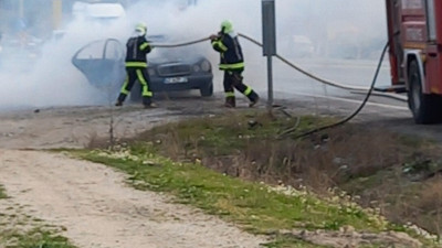Seyir halindeyken yanan otomobil kullanılamaz hale geldi (10 Mart 2023)