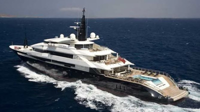 Rus Oligarklara yaptırımlar sürüyor. 81 milyon dolarlık süperyat açık artırmaya çıkıyor