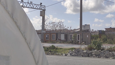 Depremzedeler kalacak çadır bile bulamazken deprem bölgesinde satılık konteyner