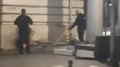 Fransız polisi sığınmacıların battaniyelerine biber gazı sıktı