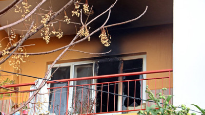 Antalya’da yanan daire kullanılamaz hale geldi