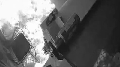 Kasap dükkanını benzin döküp yaktılar