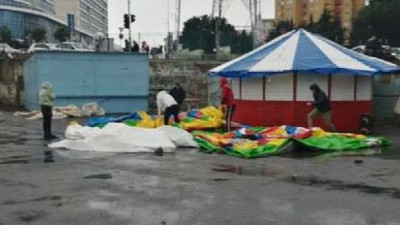 Lodos şişme kaydırağı havalandı 3 çocuk yaralandı