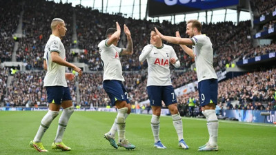 Harry Kane Tottenham'ı uçurdu