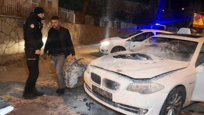 Seyir halindeyken alev alan lüks otomobil küle döndü