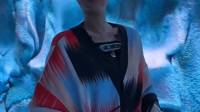 Robot Sophia Türk sergisi gezdi