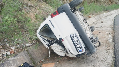 Muğla'da otomobil bariyerlere çarparak takla attı: 1 yaralı (12 Mart 2023)