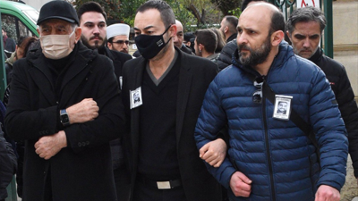 Serdar Ortaç kardeşini son yolculuğuna uğurladı