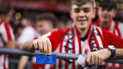 Mafyanın takımı Barcelona: Bilbao taraftarı dünya devine böyle bağırdı. Sahaya sahte para fırlattı