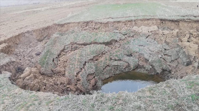 Sivas’ta tedirgin eden görüntü! Yine obruk oluştu