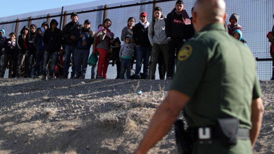 Meksika-ABD sınırında göçmen gerginliği. Polis müdahale etti