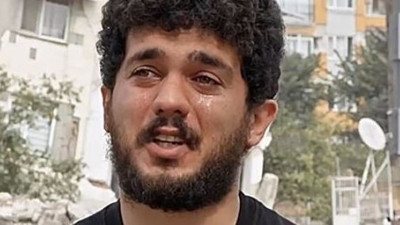 Depremden kurtulan genç. Telefonumun galerisine bakamıyorum yarısı öldü