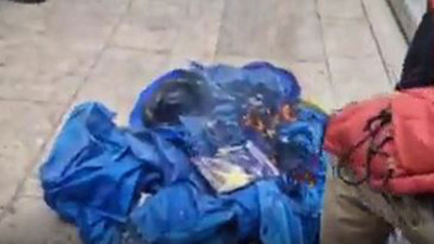 Tiflis'te göstericiler, Parlamentonun önündeki AB bayrağını yaktı