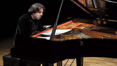 Fazıl Say depremzedeler için Paris'te