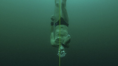 Çek serbest dalgıçtan dünya rekoru: Tek nefeste 52,1 metreye daldı